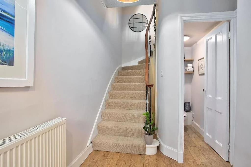 Appartamento Georgian Townhouse In Centre Of Perth Esterno foto