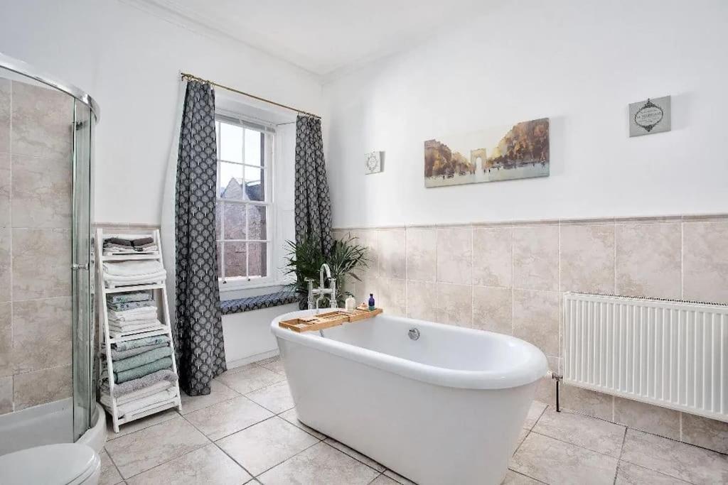 Appartamento Georgian Townhouse In Centre Of Perth Esterno foto